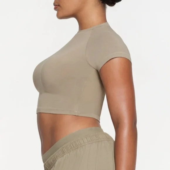 Skims Vintage CROPPED RAGLAN T-SHIRT Taupe - Picture 3 of 13